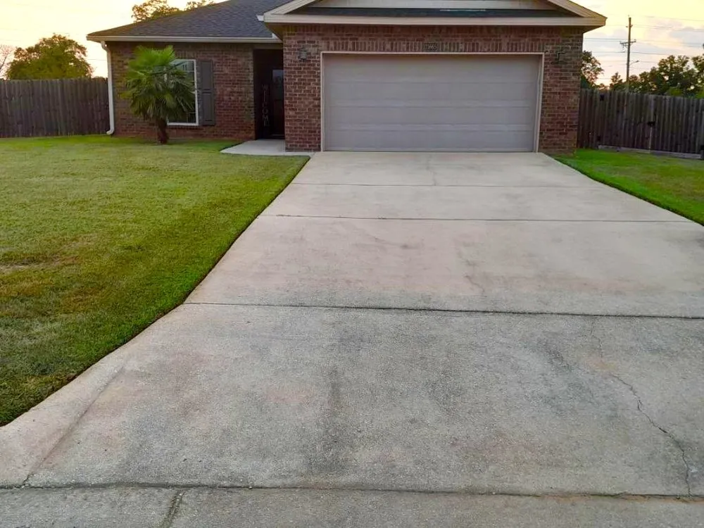 Top-rated lawn care service in Robertsdale, AL - TNT Dynamite Lawn Services