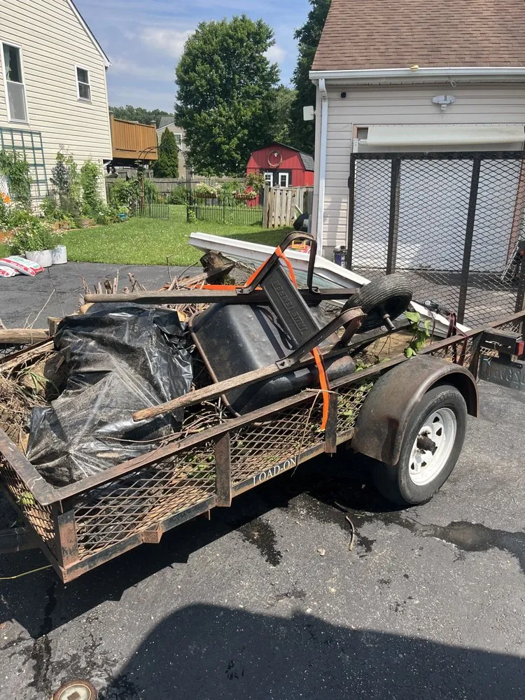 Custom yard maintenance in Baltimore, MD - TNT Hauling & Recycling