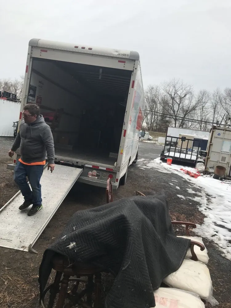 Expert yard maintenance in Baltimore, MD - TNT Hauling & Recycling