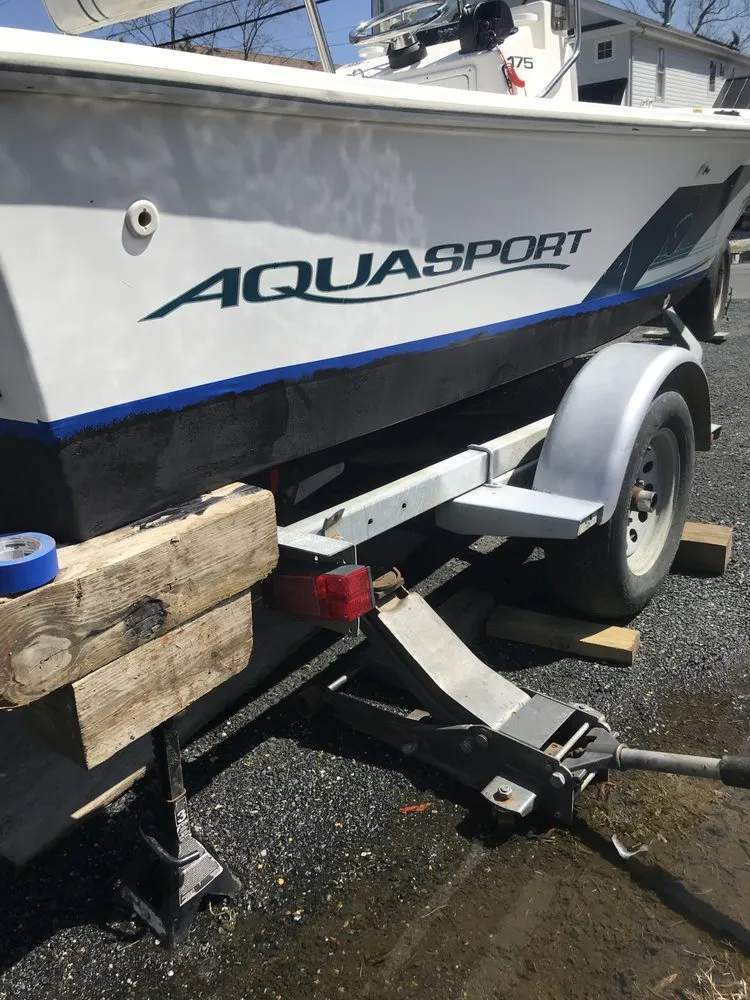 Affordable lawn mowing service experts serving Baltimore, MD - TNT Hauling & Recycling