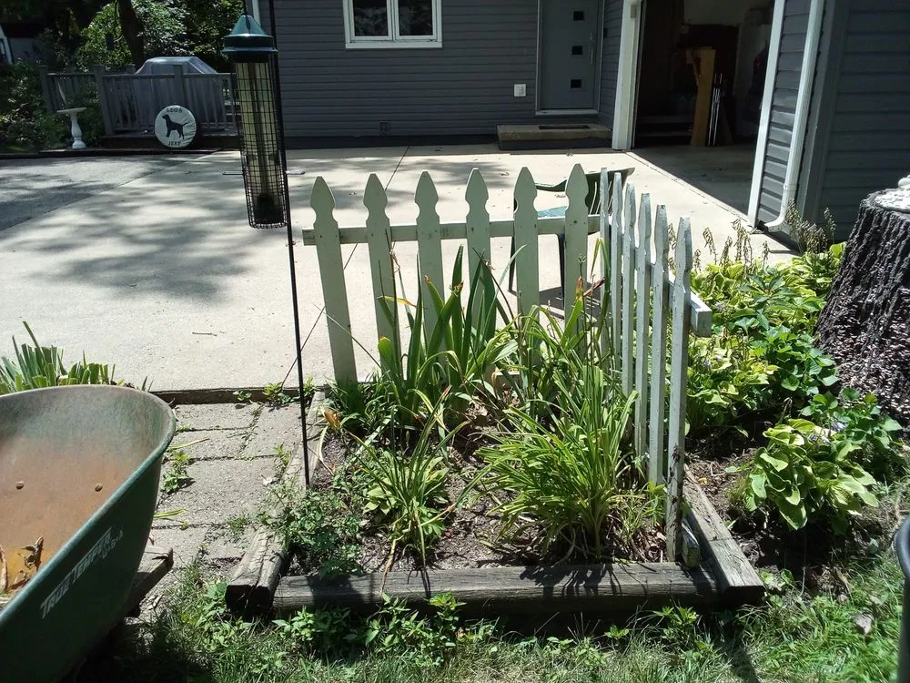 Affordable landscaping services for beautiful yards in Chillicothe, IL by TnT Helping Hands