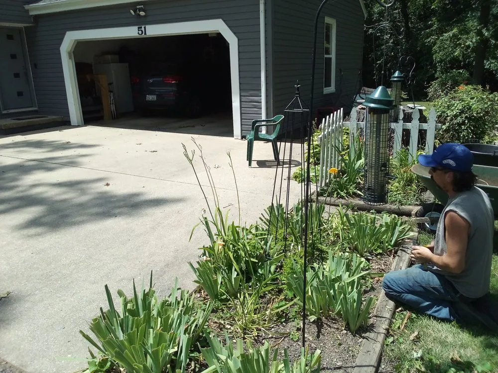 Top-rated yard cleanup service for outdoor upgrades across Chillicothe, IL - TnT Helping Hands