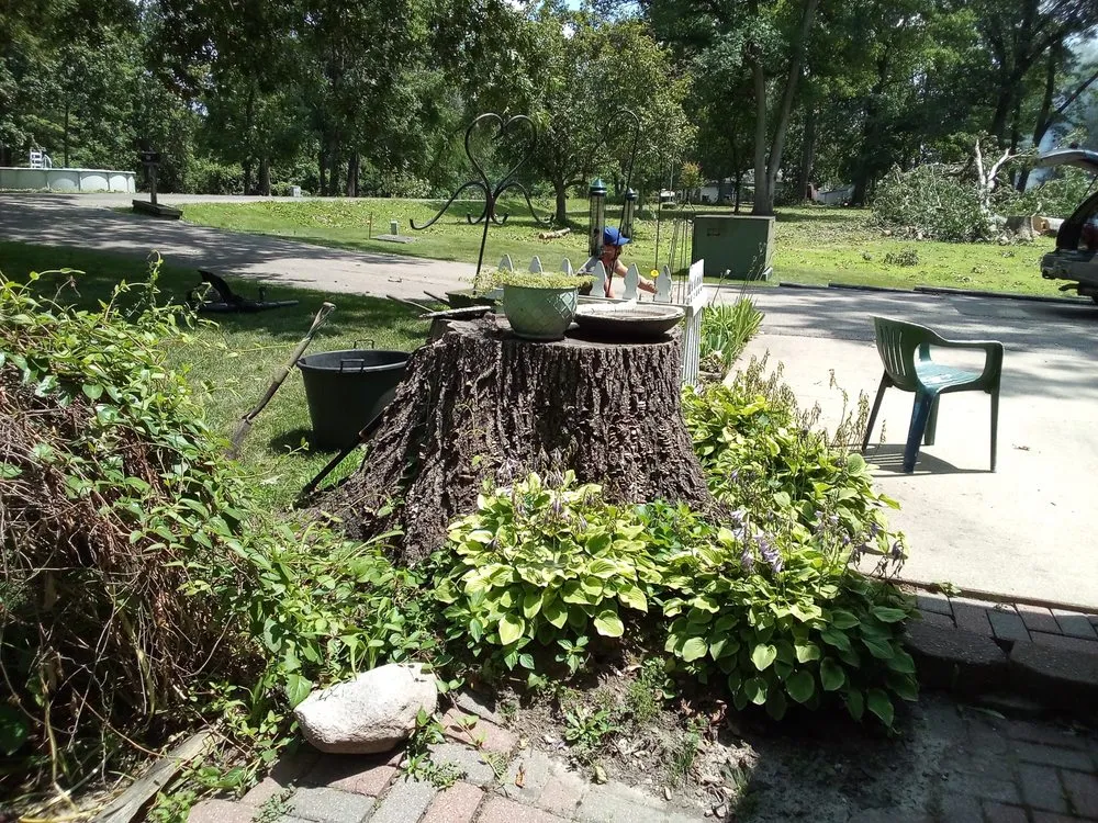 Custom landscape design in Chillicothe, IL by TnT Helping Hands