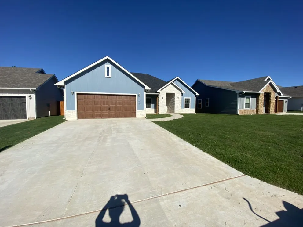 Trusted yard maintenance in Sherman, TX by TNT Landscaping