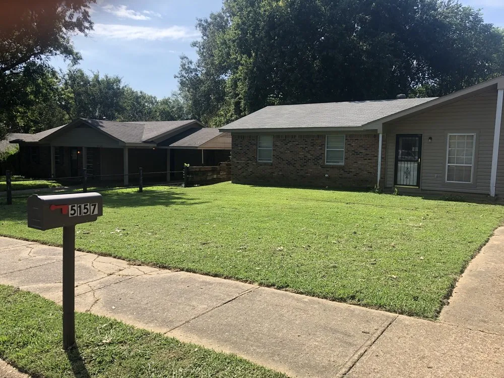 Professional residential landscaping in Southaven, MS by TNT Lawns