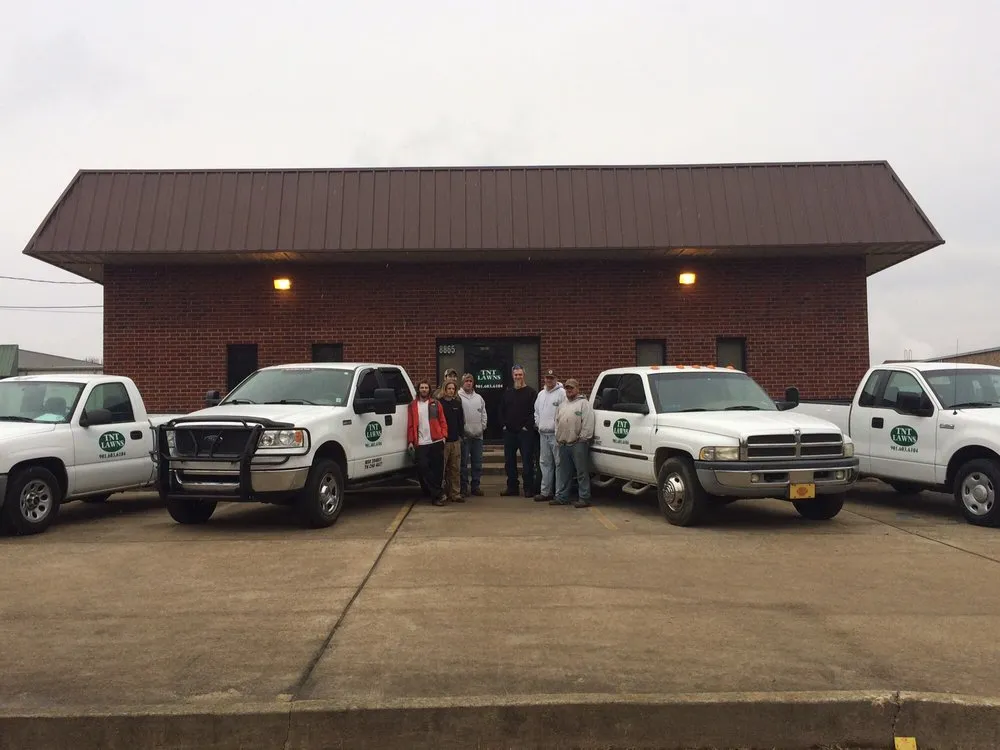 Local lawn care service experts serving Southaven, MS - TNT Lawns