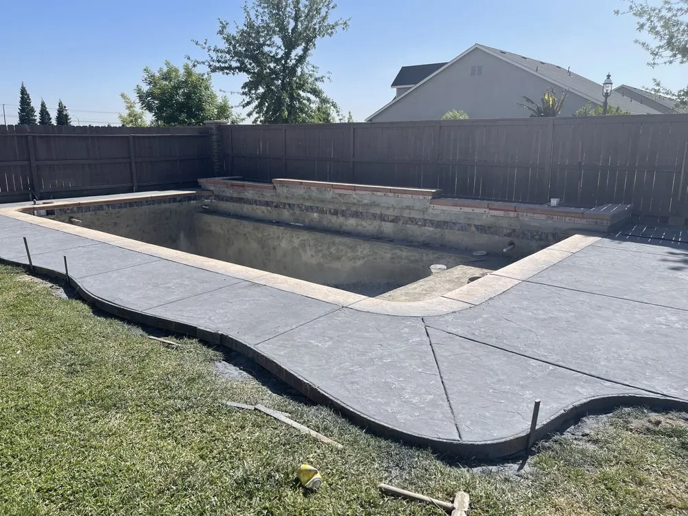 Expert landscaping services experts serving Clovis, CA - TNT Pools