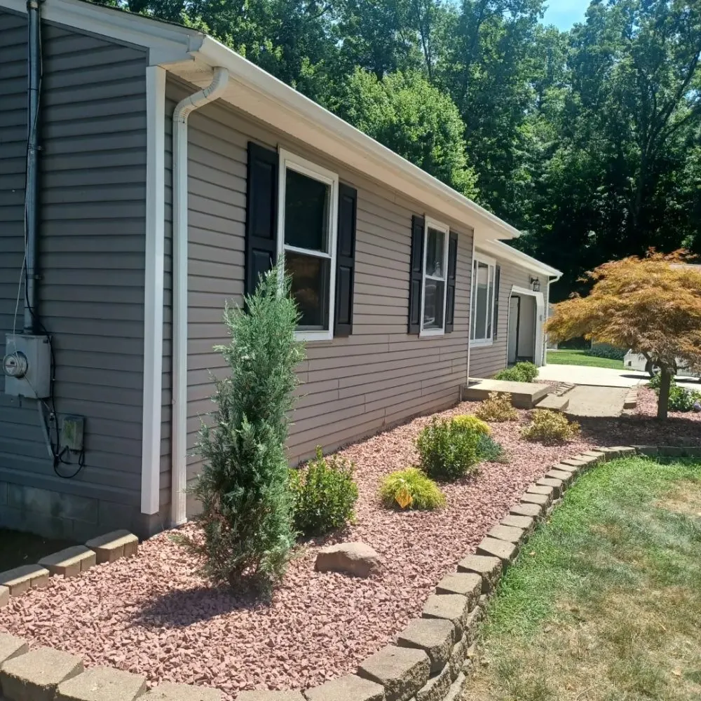 Professional lawn mowing service experts serving Youngstown, OH - To A T Home Services