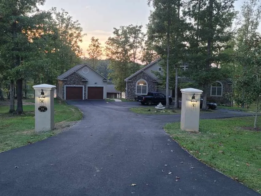 Top-rated garden landscaping with custom design in Louisa, VA by Tobbys hardscape