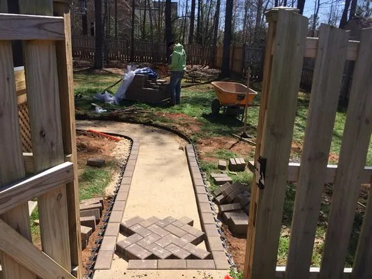 Tobby’s lawn care llc Logo