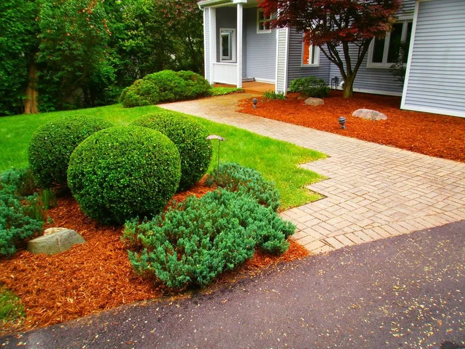 Top-rated garden landscaping in Ypsilanti, MI by Todd Harvey & Sons