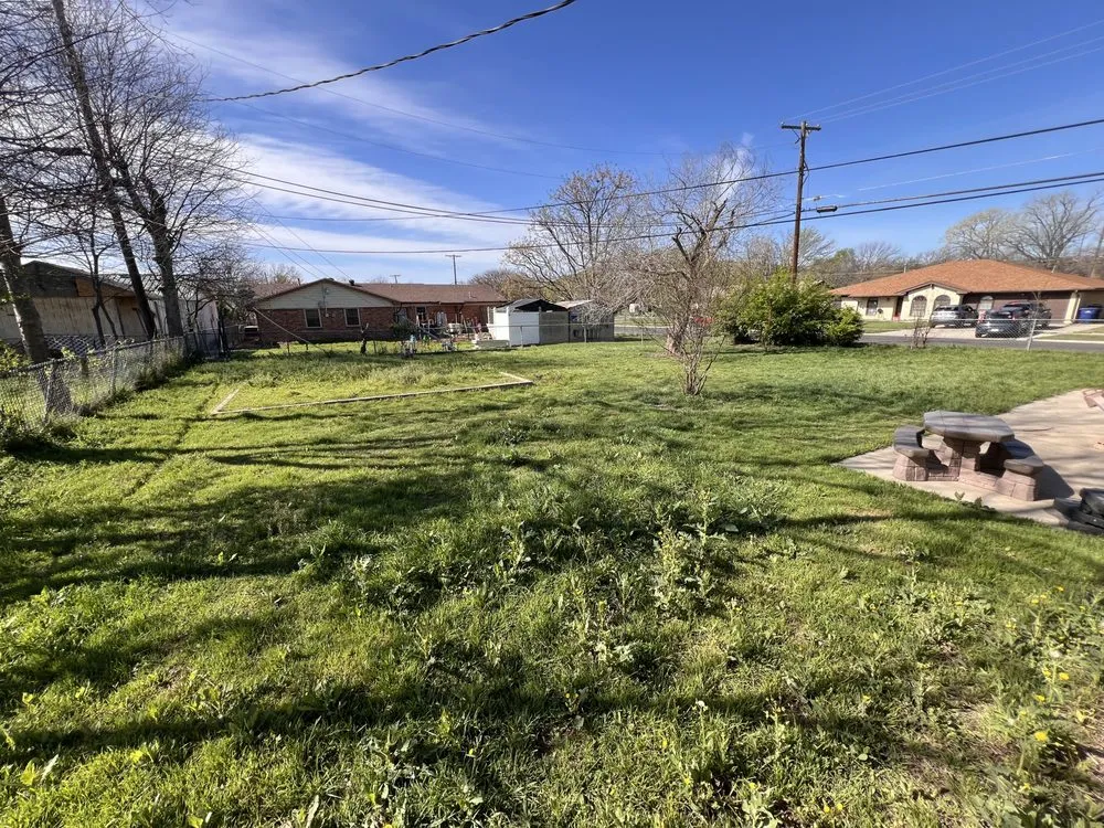 Professional outdoor landscaping in Killeen, TX by Todd’s Cleaning Services