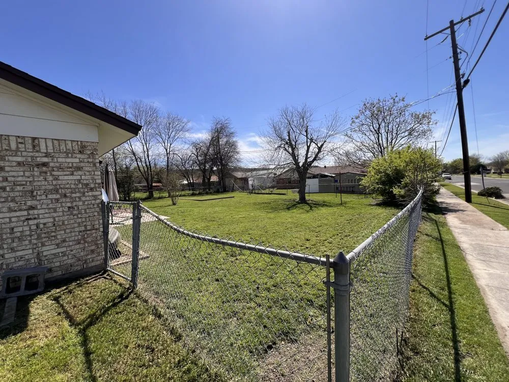 Affordable landscaping services near you in Killeen, TX by Todd’s Cleaning Services