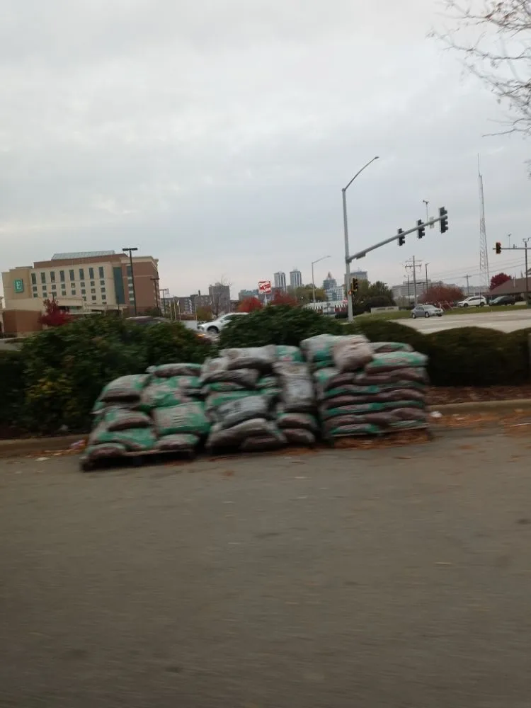 Professional residential landscaping in Springfield, IL by Todds Mowing