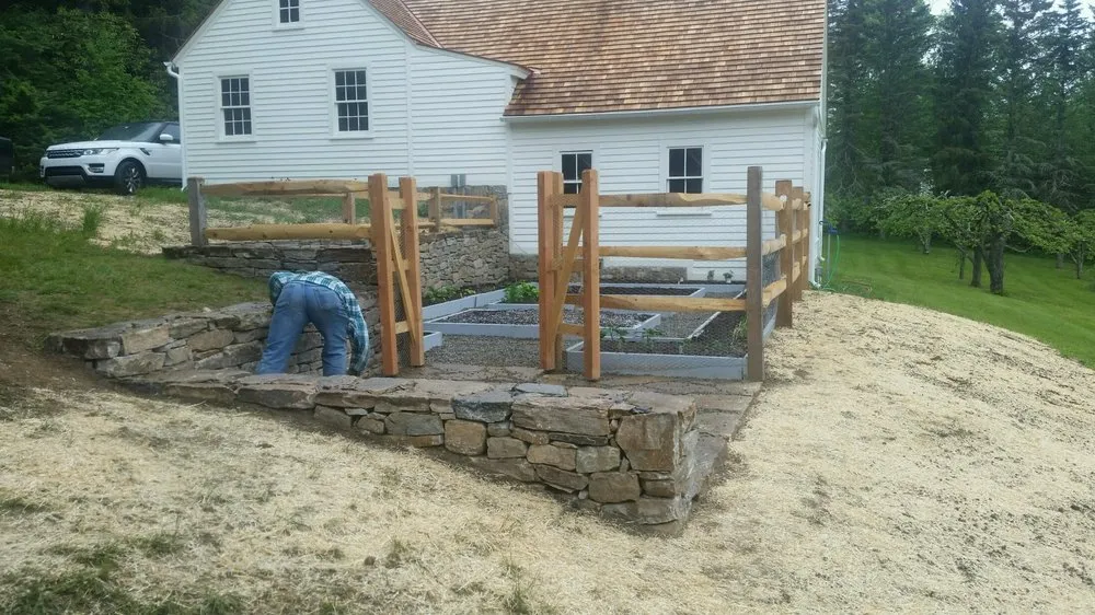 Top-rated garden landscaping with custom design in Danbury, CT by Toledo Masonry
