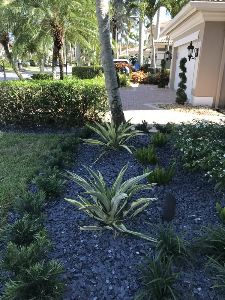 Professional lawn mowing service in Loxahatchee, FL - Tomas Flores Tree Service