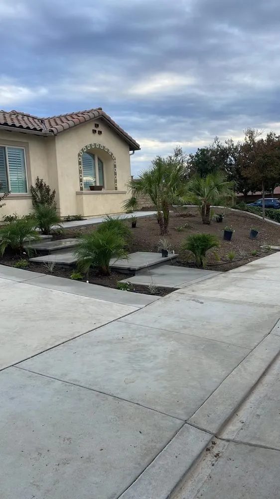 Custom garden landscaping in Perris, CA by Tomas Landscape