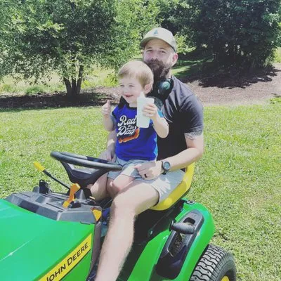 Tomasch & Son's Lawn Care Logo
