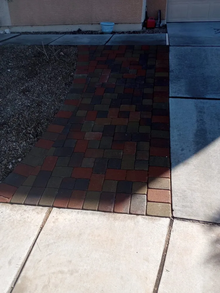 Professional lawn mowing service experts serving Tucson, AZ - Tomatoes Landscaping