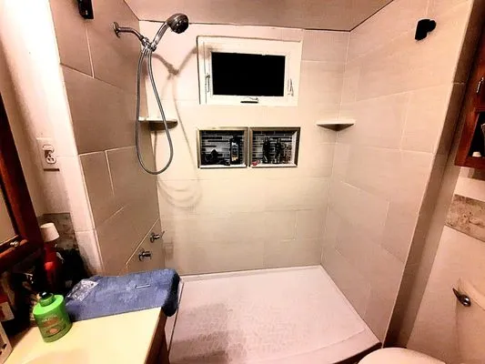 Tomblins Handyman Work Logo