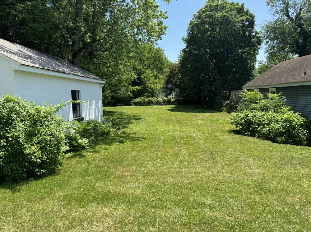 Affordable garden landscaping for residential properties in Trenton, NJ by Tommy Grass