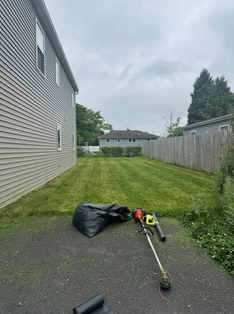 Custom residential landscaping near you in Trenton, NJ by Tommy Grass