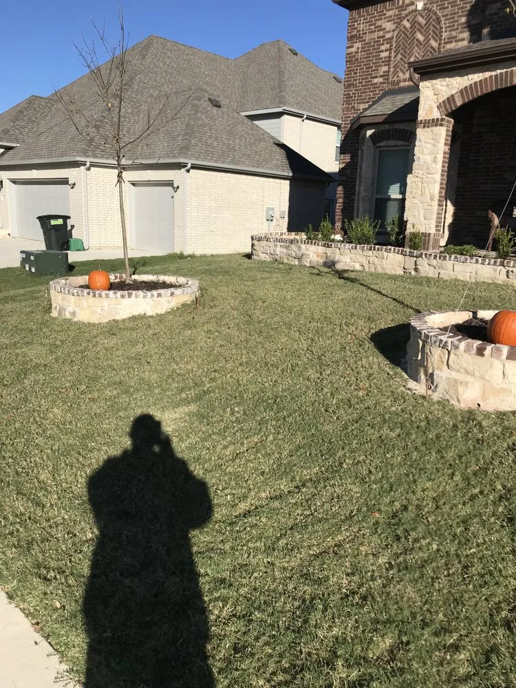 Expert lawn mowing service experts serving Midlothian, TX - Tommy LoCastro Landscaping
