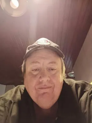 Tommy Pates lawn service Logo