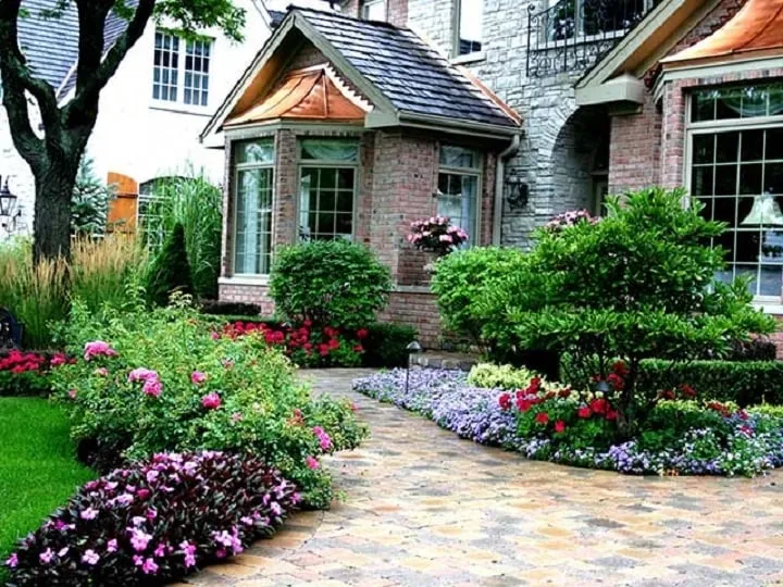 Top-rated residential landscaping for beautiful yards in Mount Prospect, IL by Tommy Pollina Landscape Company
