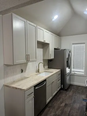 Tommys Construction & Lawn Service Logo