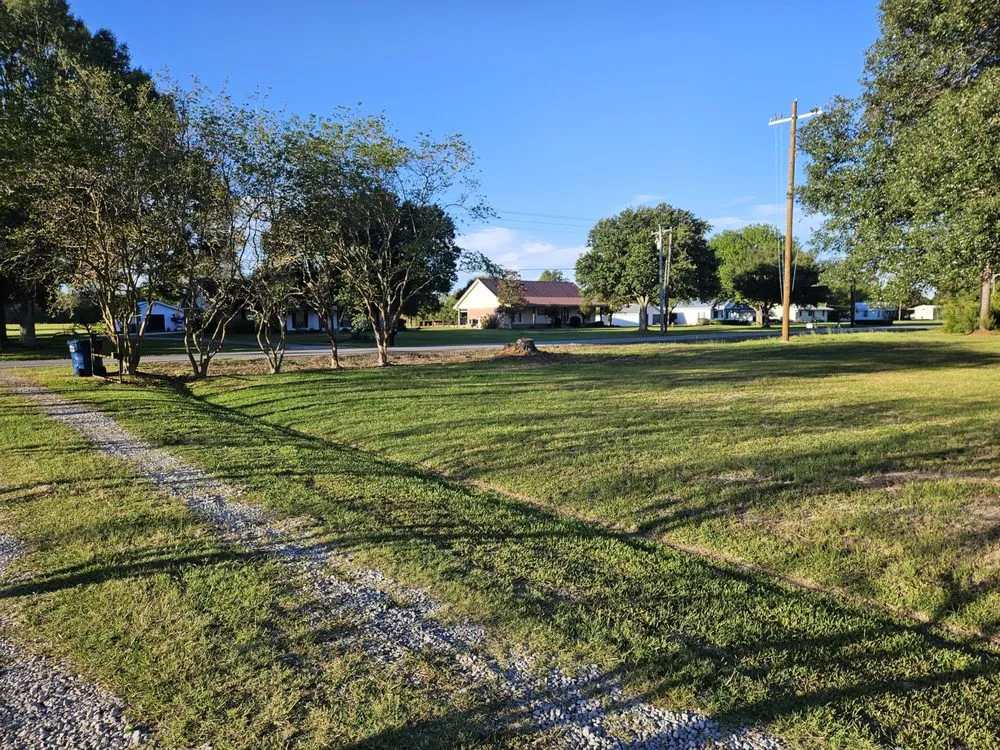 Trusted lawn care service with custom design across Breaux Bridge, LA - Tommy's Lawn & Landscaping Services