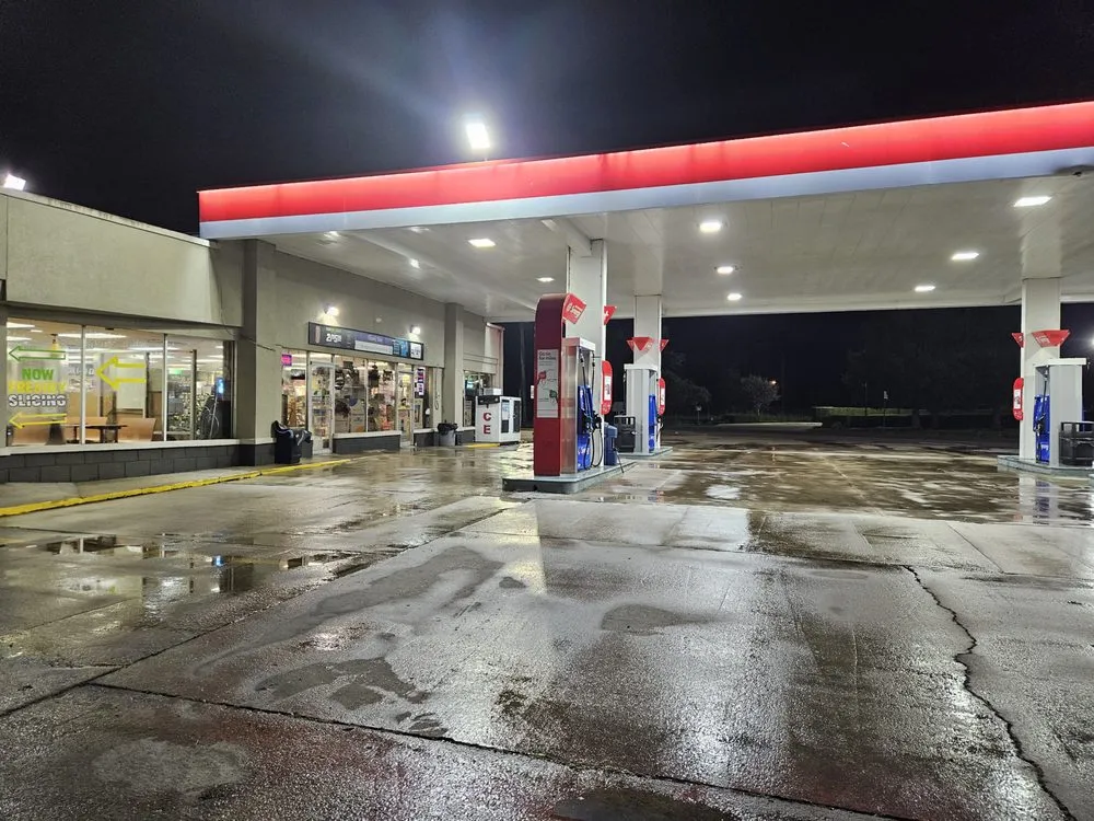 Reliable yard maintenance experts serving Breaux Bridge, LA - Tommy's Lawn & Landscaping Services