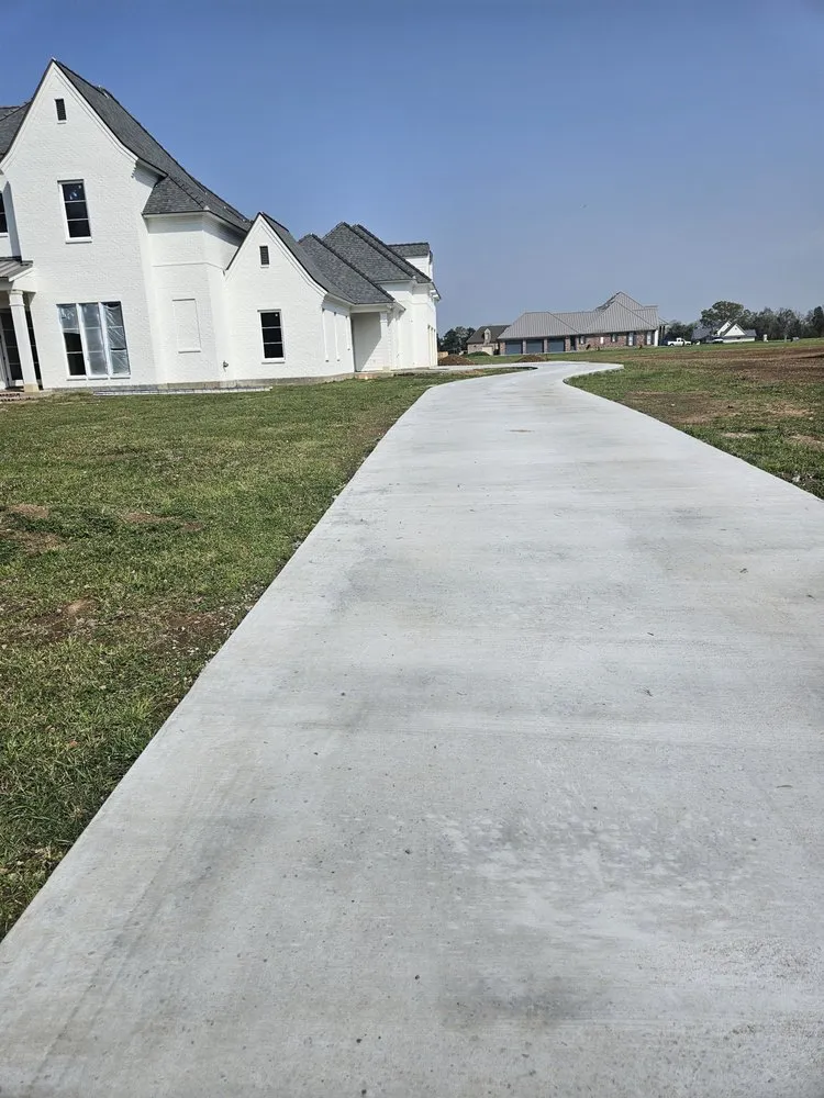 Reliable lawn mowing service with custom design in Breaux Bridge, LA by Tommy's Lawn & Landscaping Services