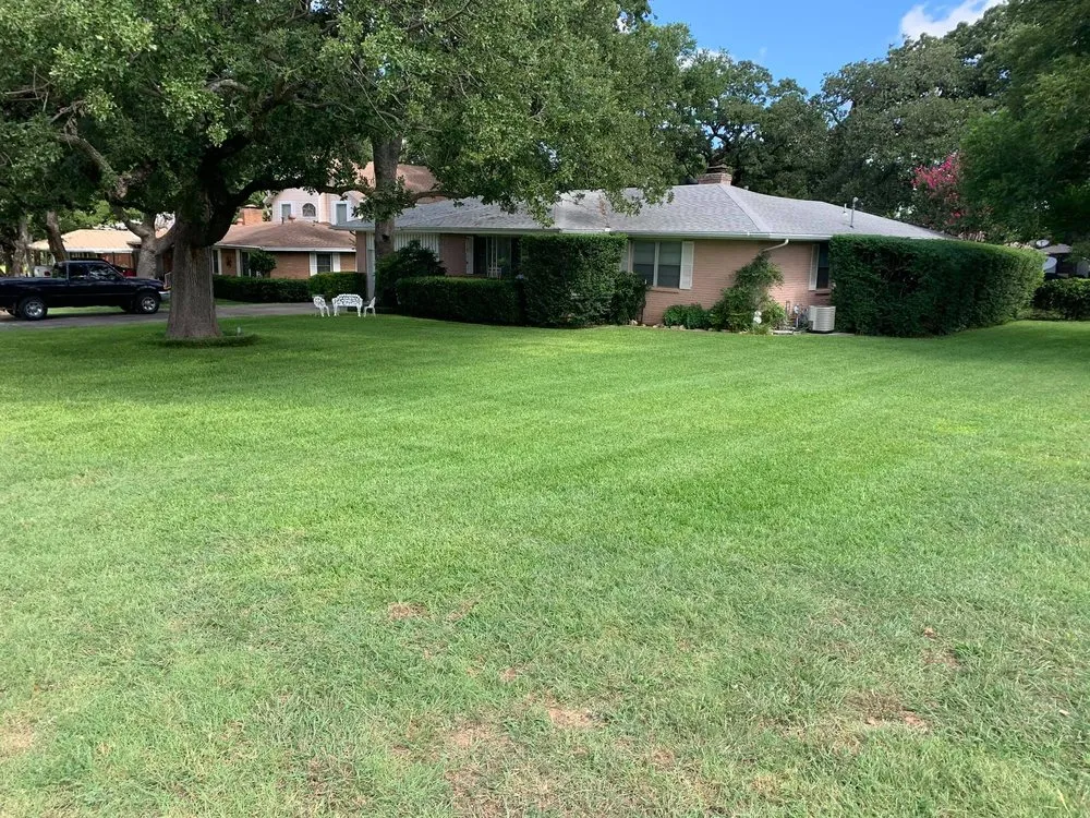Top-rated landscape design in Azle, TX by Tommy’s Lawn Care