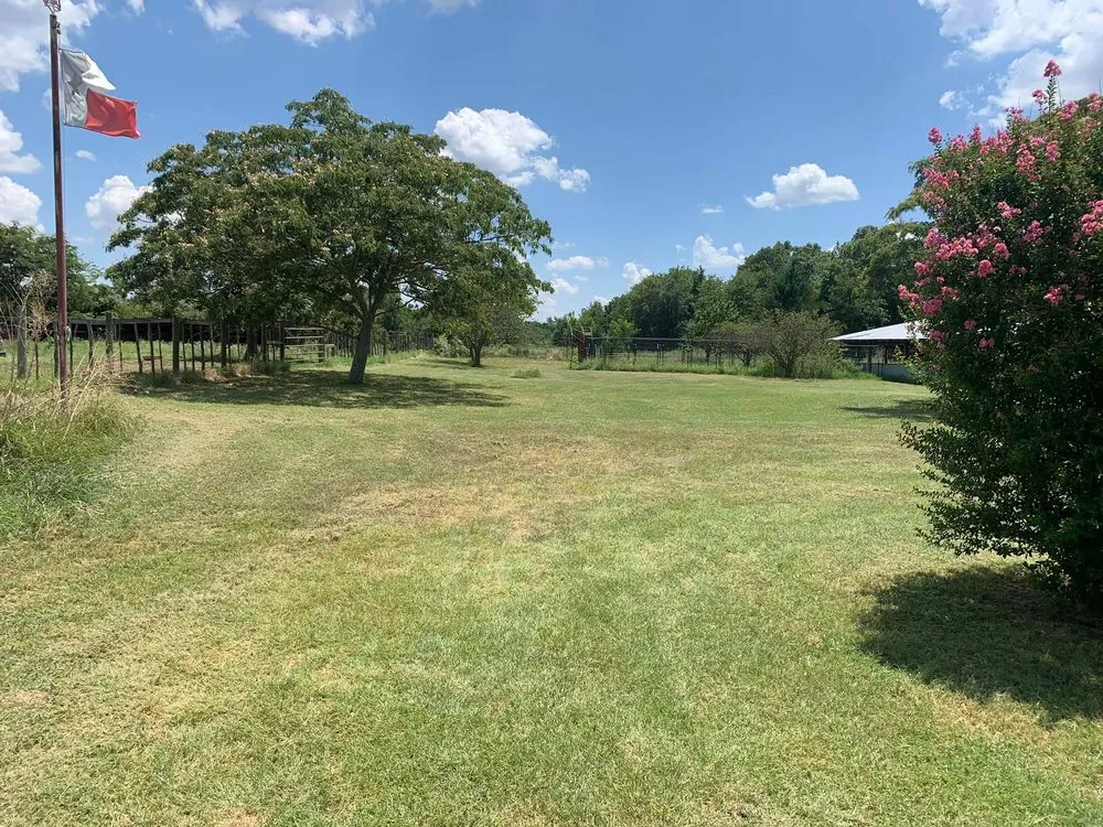 Local lawn mowing service experts serving Azle, TX - Tommy’s Lawn Care