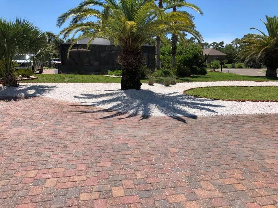 Local garden landscaping experts serving Azalea Park, FL - Tommy’s Tree Service & Debris Removal