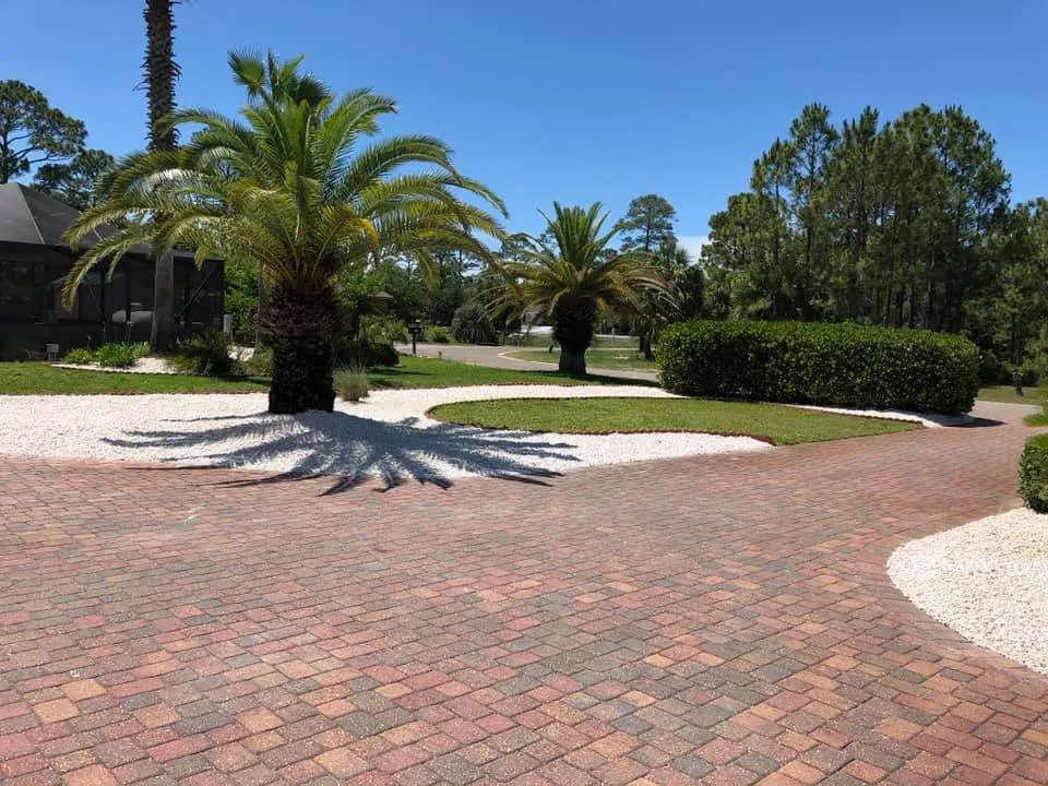 Reliable landscaping services experts serving Azalea Park, FL - Tommy’s Tree Service & Debris Removal