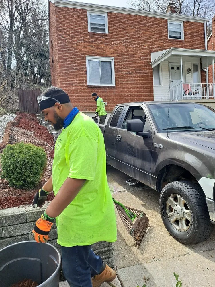 Affordable yard maintenance for beautiful yards in Swissvale, PA by Tommyz Grass cutterz