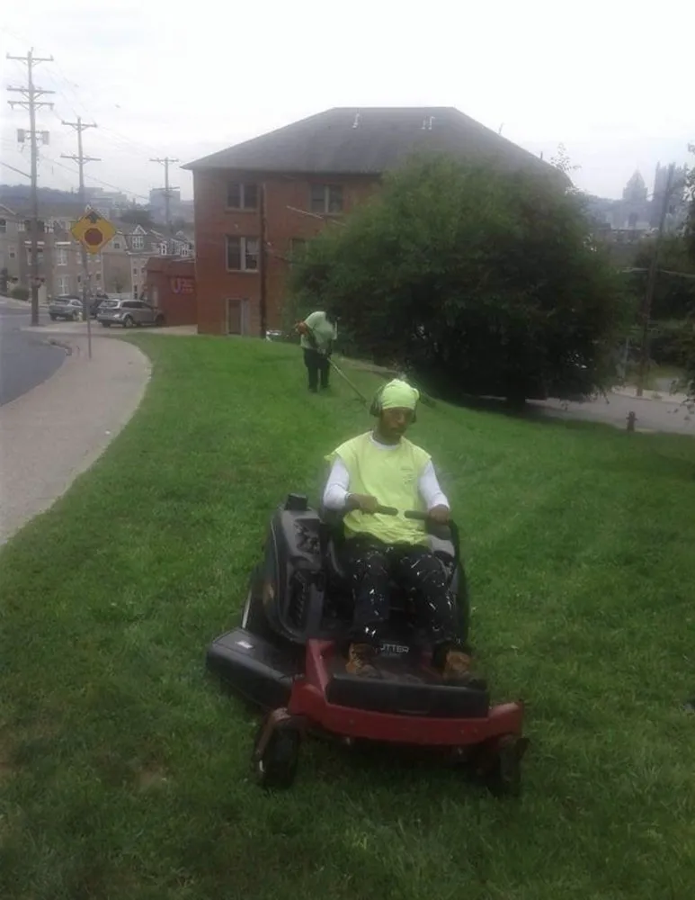Professional landscaping services experts serving Swissvale, PA - Tommyz Grass cutterz