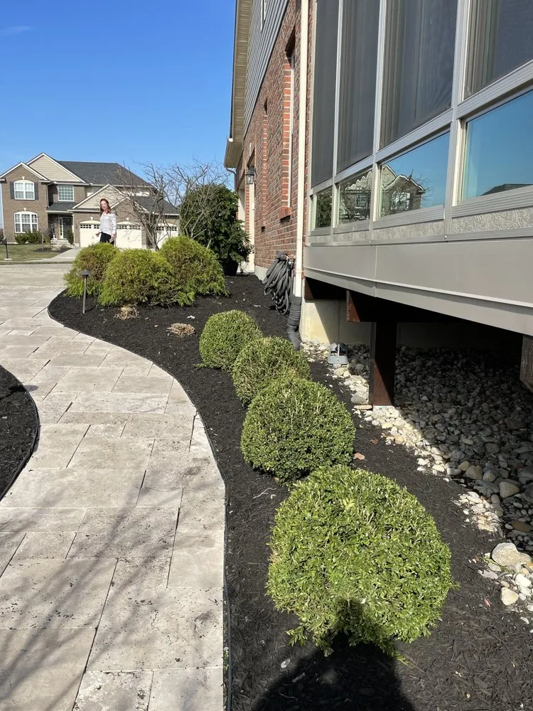 Custom garden landscaping experts serving Cincinnati, OH - Tom’s Landscaping & Painting Company
