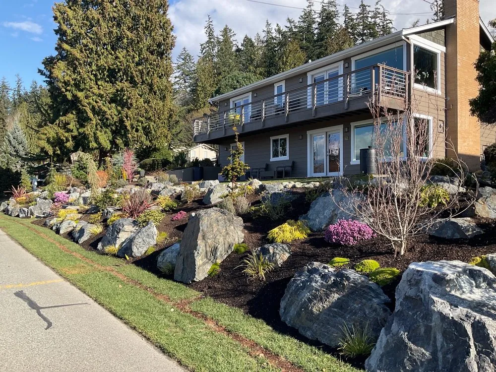 Custom yard cleanup service in Mukilteo, WA - Toms Landscaping