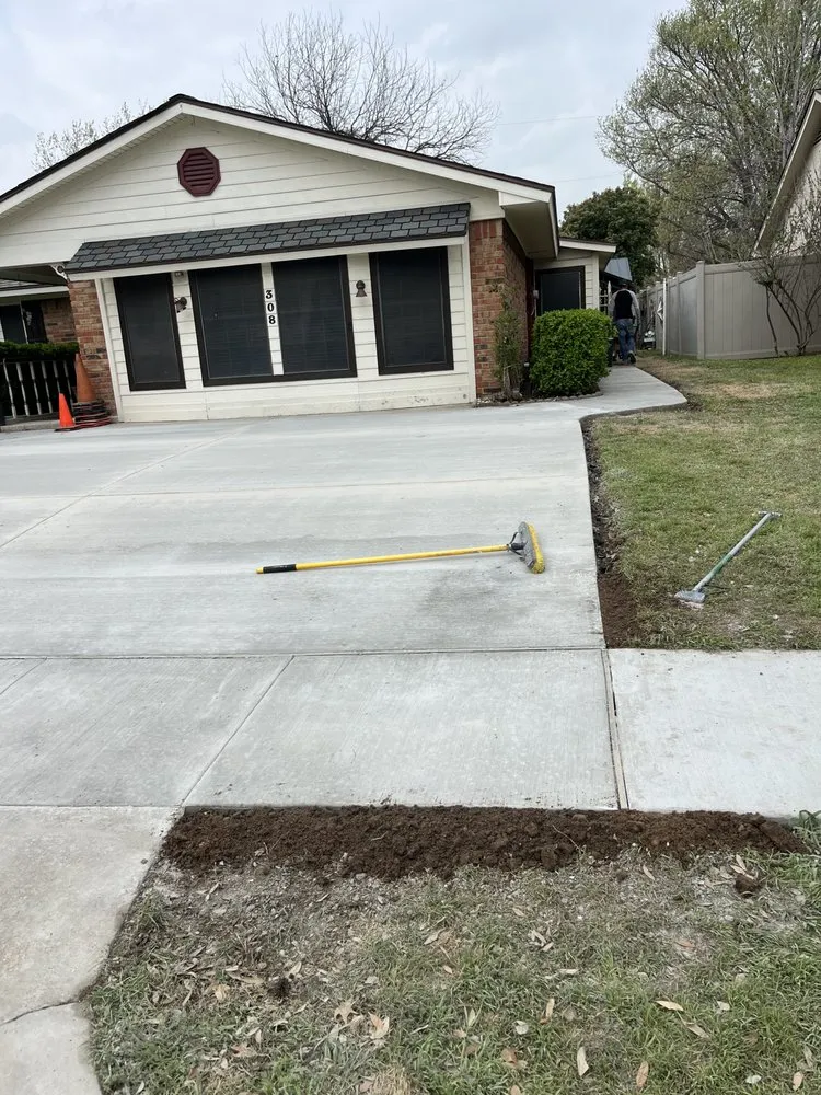 Top-rated landscape installation in Valley View, TX - Tomys Replant Landscaping & Concrete