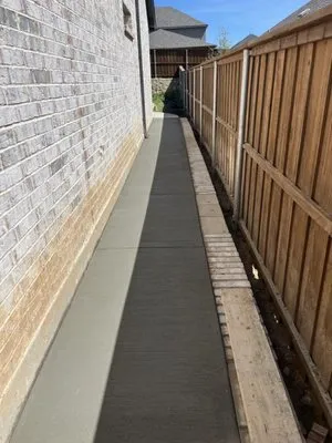 Tomys Replant Landscaping & Concrete Logo