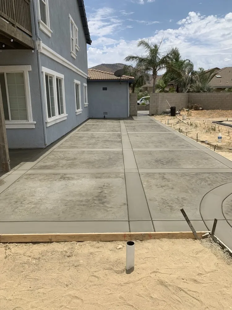 Expert lawn mowing service in Riverside, CA - Tony's Landscape