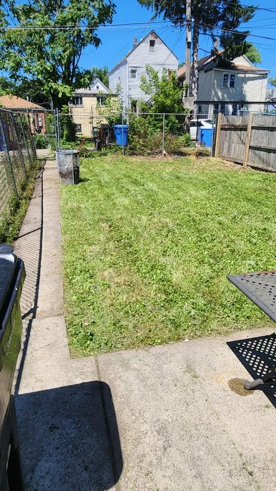 Custom lawn mowing service experts serving Chicago, IL - Tony's Landscaping