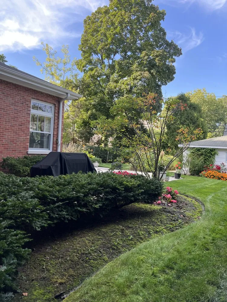 Custom garden landscaping in Ingleside, IL by Tony’s Landscaping