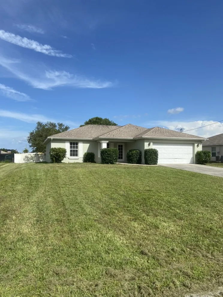 Affordable lawn care service experts serving Lehigh Acres, FL - Tony’s Lawn Care & Pressure Washing