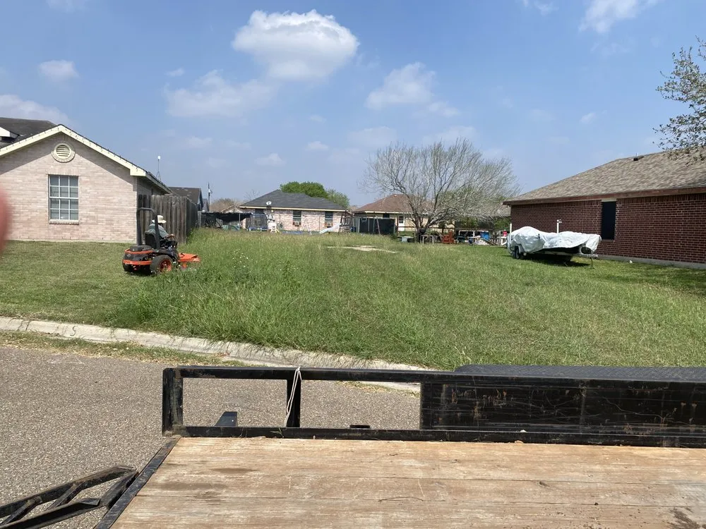 Expert garden landscaping with custom design in San Benito, TX by Tonys lawn care