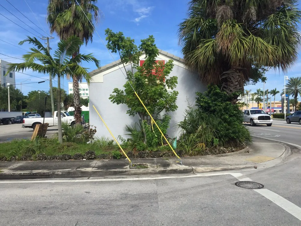 Expert lawn care service experts serving North Miami, FL - Tonys Lawn Services