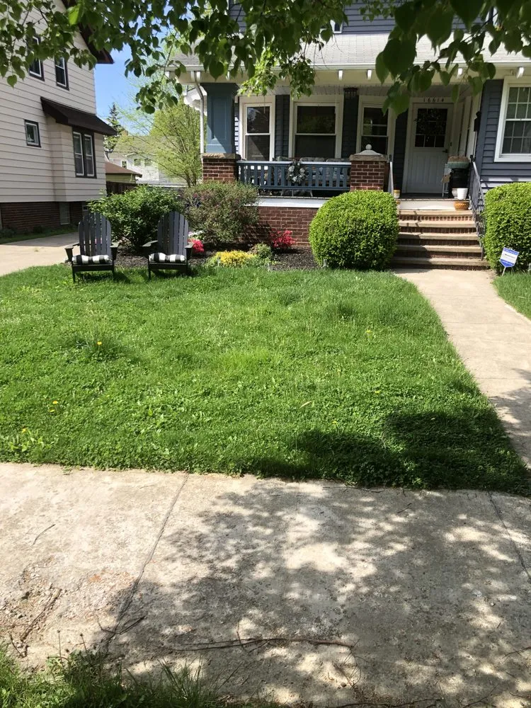Affordable lawn care service with custom design in Cleveland, OH by Tony’s Lawncare